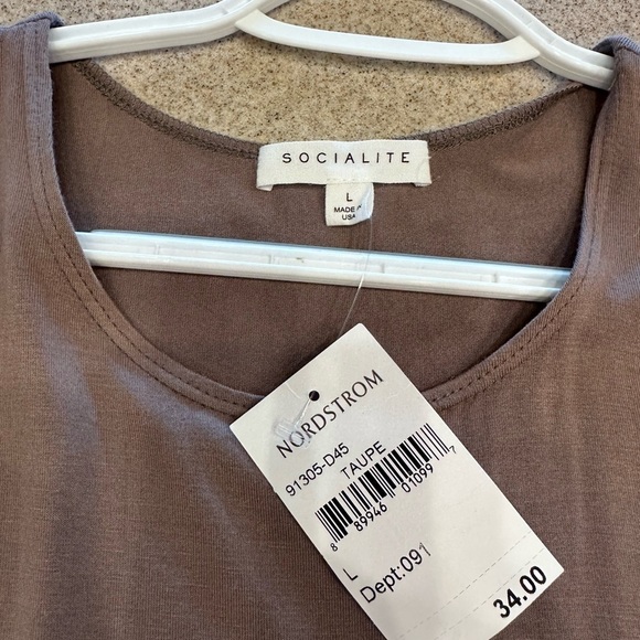 NWT socialite pull over tank T sleeveless tope size large,soft, has pockets! - Picture 2 of 5